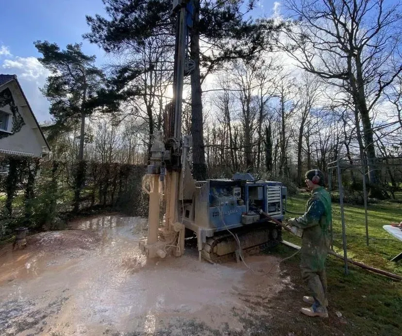 Pompe de forage près de Artenay